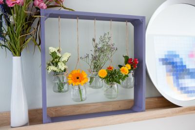 Eenvoudige DIY: maak een toffe standaard voor je bloemen