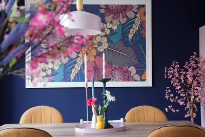 Muurdecoratie inspiratie DIY: maak een lijst met fotobehang!